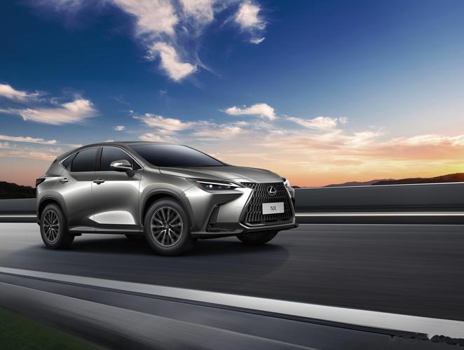 雷克萨斯suv最新款图片(雷克萨斯suv图片价格)