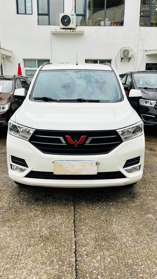 五菱宏光s五座新车图片 2021款五菱宏光s新款五座