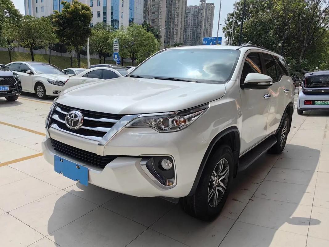 丰田奔跑者报价及图片/丰田奔跑者2021款汽车之家